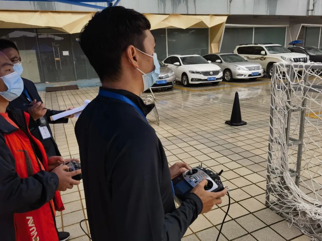 J9集团无人机飞控师，荣誉腾飞！