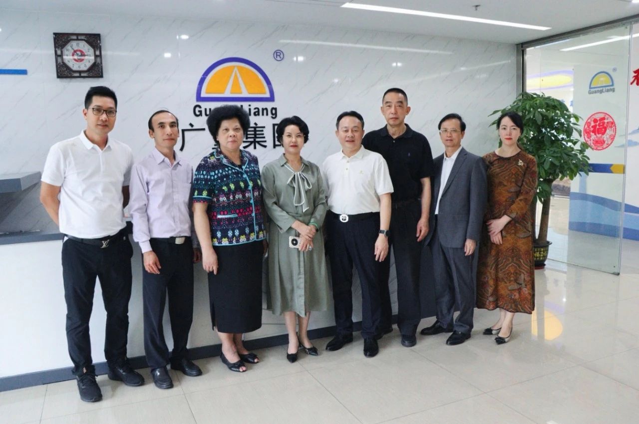 茂名市关工委辅导光临J9集团集团参观领导