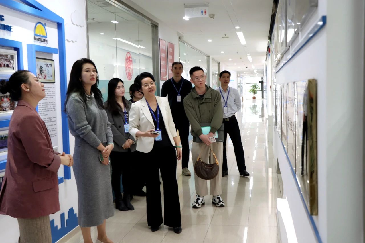 东莞市城市更新协会辅导一行光临J9集团集团参观互换