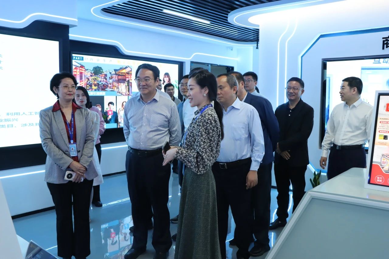 荣迎各地调查团辅导 共创AI智能新将来