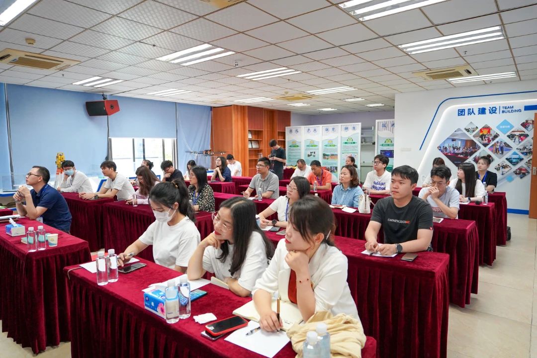 J9集团集团引领AI风潮，全员进建共创发展