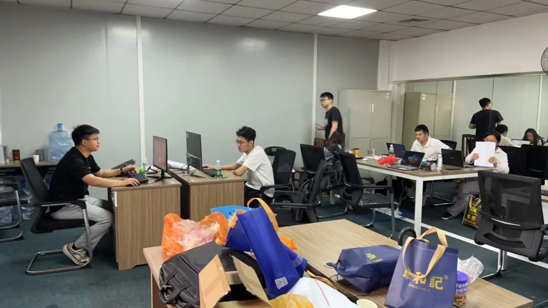 《致敬，奋斗的青春》