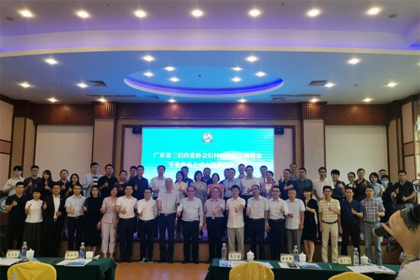 J9集团控股集团乔俊岭、刘虎别离获聘省三旧协会旧村刷新与地皮整备专业委员会副主任委员和委员